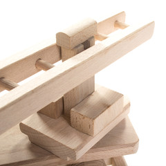 Drewniana zabawka skarbonka John Paddle - Wóz Strażacki