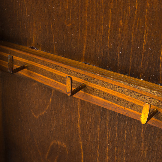 Szara skrzynka na klucze Wandbox z 6 haczykami, malowana w stylu retro vintage loft, industrialnym